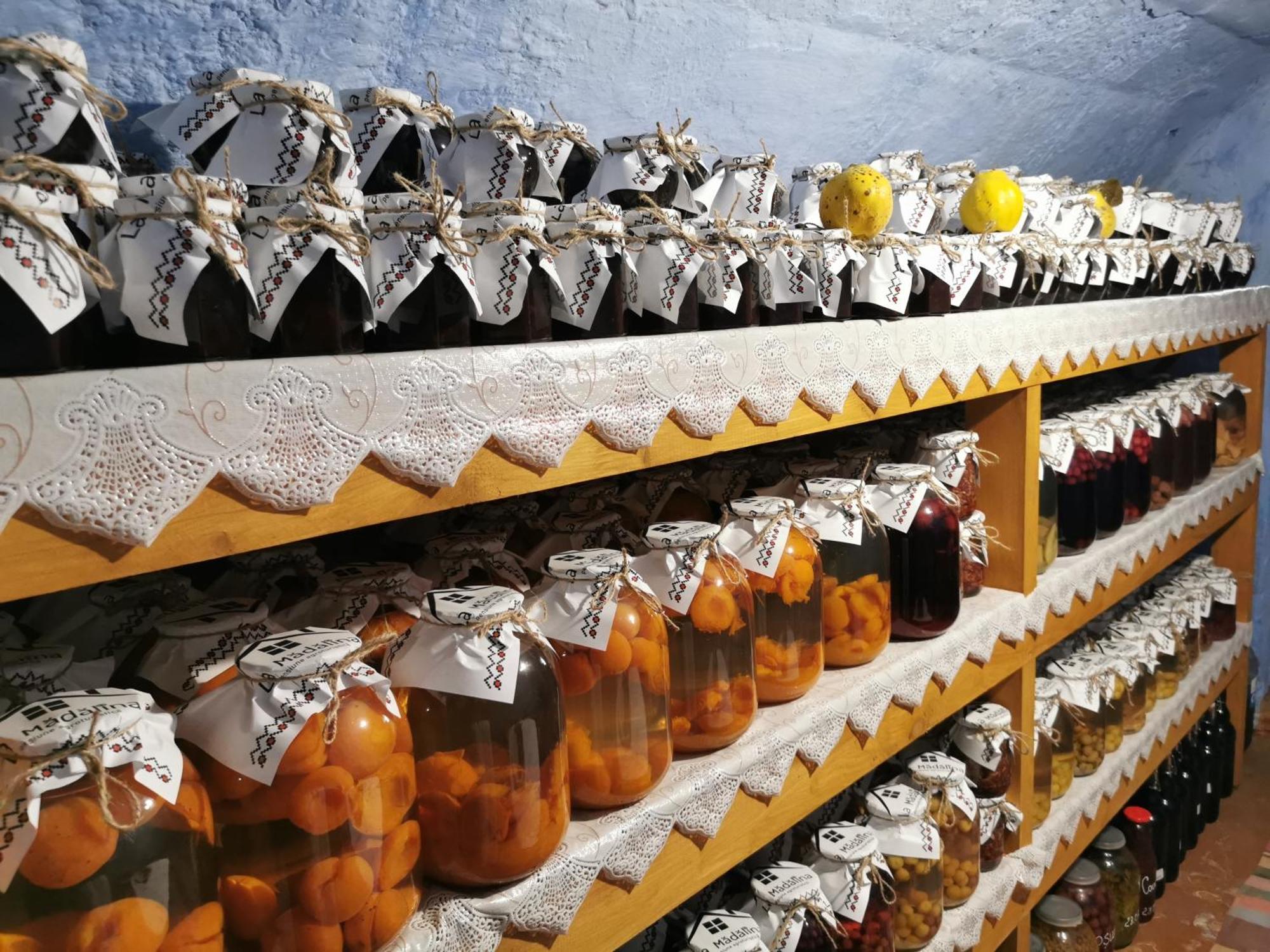 La Madalina Acomodação com café da manhã Selemet Exterior foto