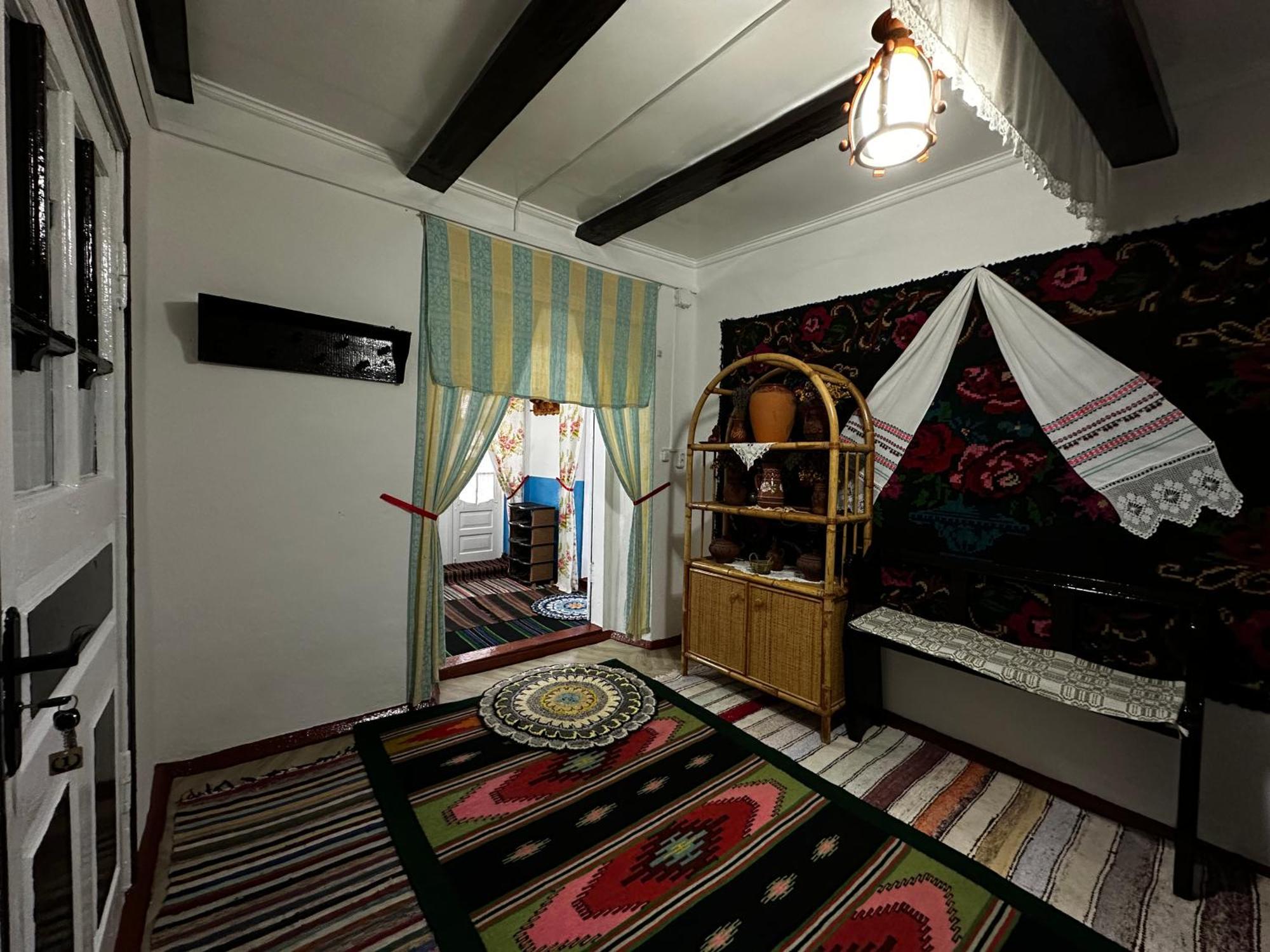 La Madalina Acomodação com café da manhã Selemet Exterior foto